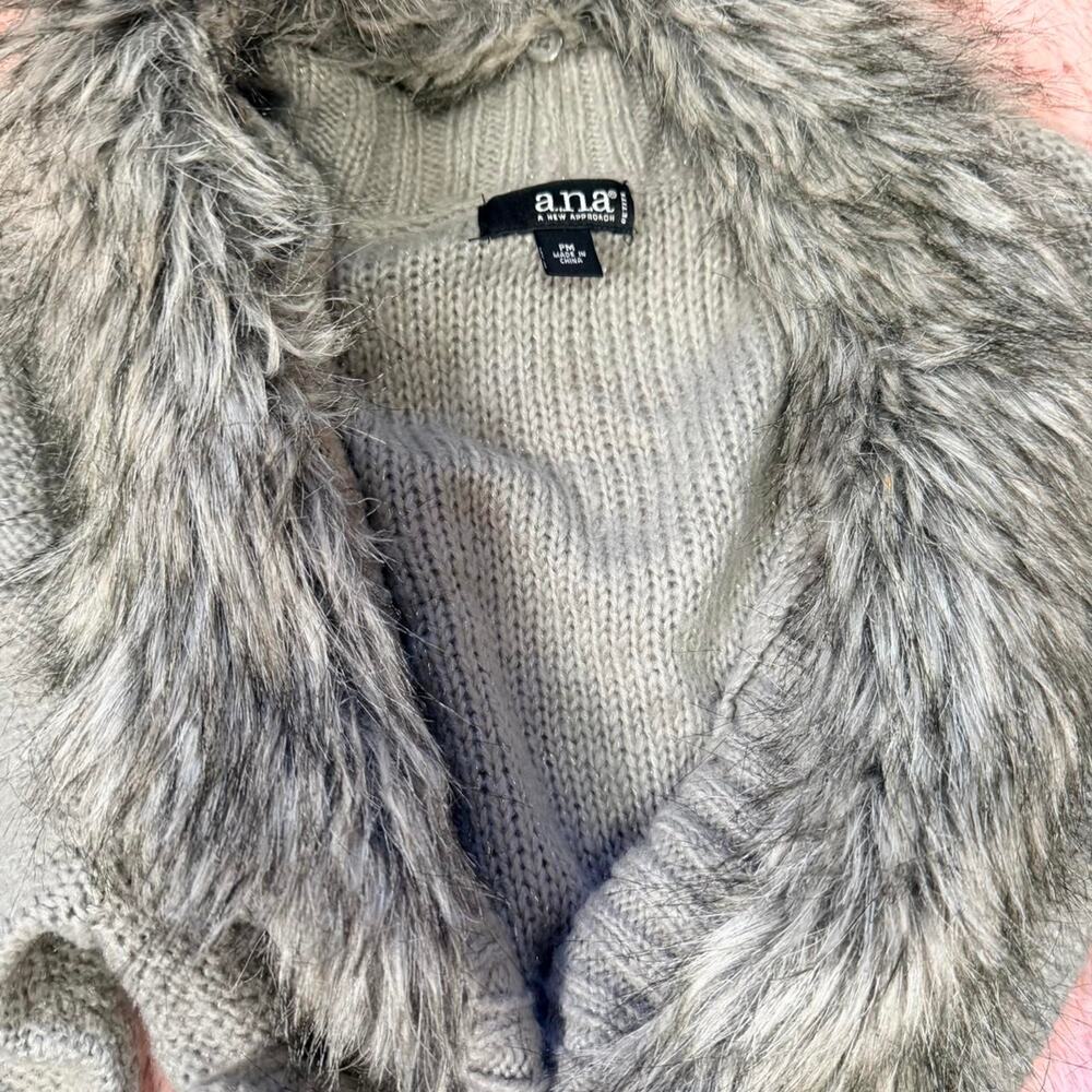 Y2k ana gray faux fur TIE cardigan size PM - Picture 6 of 8